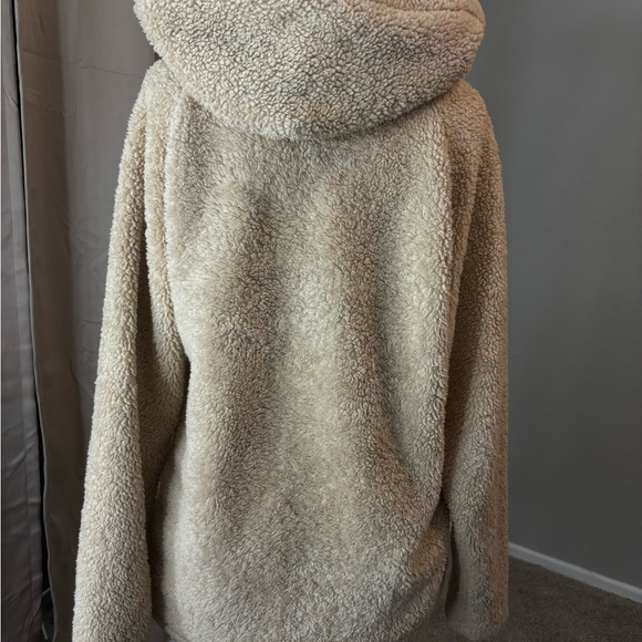 PINK Victoria's Secret Beige Sherpa Jacket - Picture 4 of 5